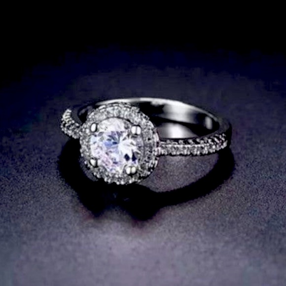 Center of My Universe Round Halo Ring - Picture 3 of 10